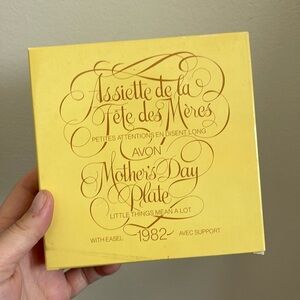 Avon Mother’s Day plate 1982